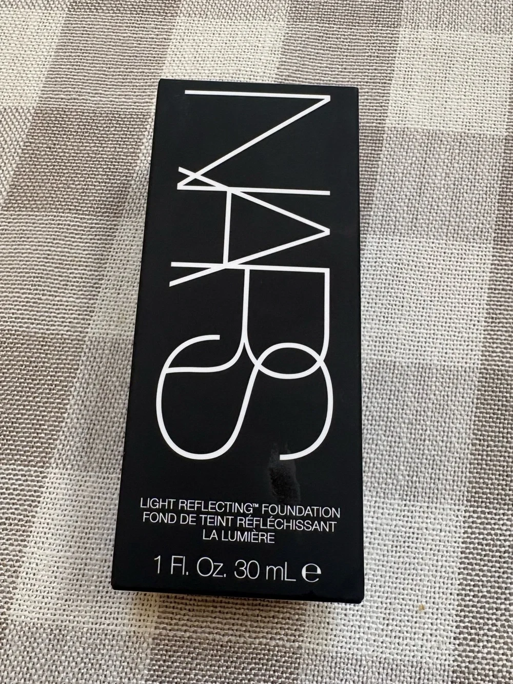 NARS Light Reflecting Foundation in Bruges Light 3.75 - Picture 3 of 8